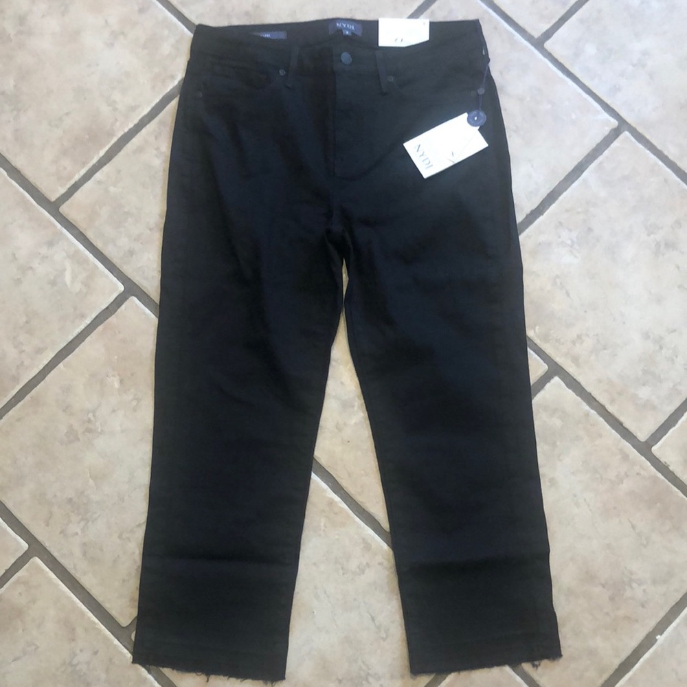 NWT NYDJ Capri (Size 8)✨ - Picture 2 of 4